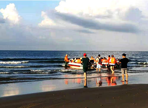 北海趕海挖螺,北海旅游